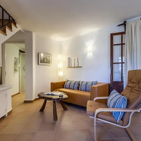 Villa Sleeps 6 With Air Con And Wifi *