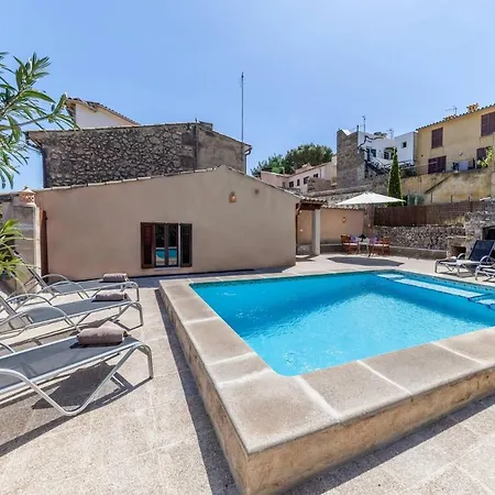 Villa Sleeps 6 With Air Con And Wifi