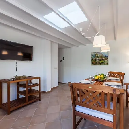 Sleeps 6 With Air Con And Wifi Villa